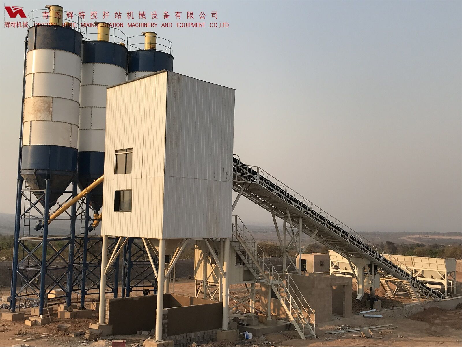 輝特混凝土攪拌站HZS120采用國(guó)內(nèi)外知名品牌，大大降低了設(shè)備故障率