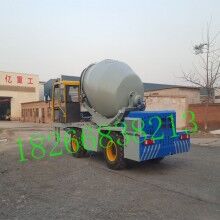 湖北赤壁帶自上料攪拌車廠家說明，1.6立方2方流動(dòng)式自裝料自拌水泥罐車價(jià)格