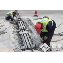 橋頭跳車現(xiàn)象是橋梁伸縮縫的什么問題導(dǎo)致的呢？