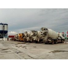 租賃混凝土灌車，攪拌運(yùn)輸車