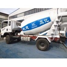 專(zhuān)業(yè)生產(chǎn)小型混凝土罐車(chē)，億立實(shí)業(yè)2m3攪拌罐車(chē)