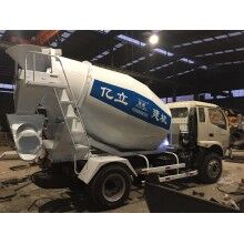 廠(chǎng)家大量供應(yīng)3m3混凝土罐車(chē)，攪拌罐車(chē)，量大從優(yōu)
